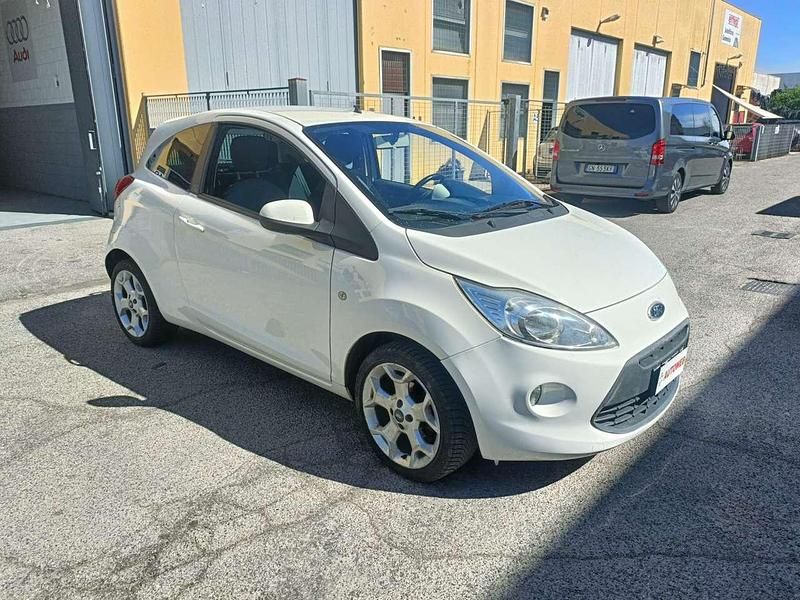 Usata Ford Ka Titanium 69 CV (50 kW) 2010 Bianco Utilitaria