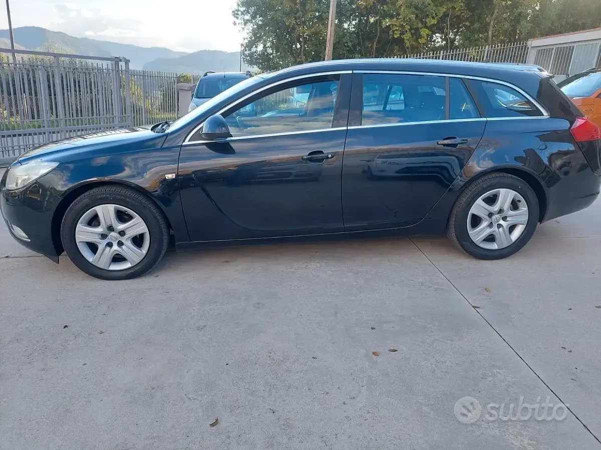 Usata Opel Insignia 131 CV (96 kW) 2011 Nero Station wagon