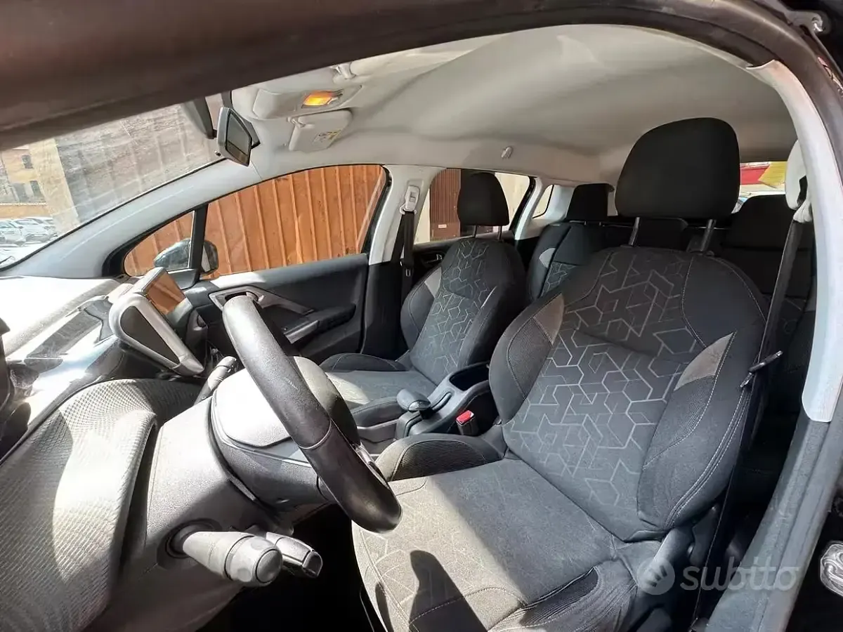 Usata Peugeot 2008 Active 75 CV (55 kW) 2015 Nero SUV