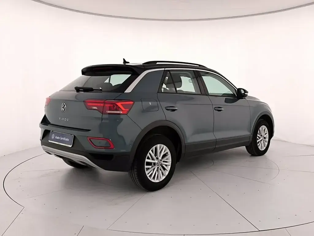 Usata VW T-Roc Life 116 CV (85 kW) 2025 Petroleum blue metallizzato nero SUV