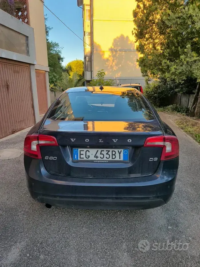 Usata Volvo S60 163 CV (119 kW) 2011 Blu Berlina