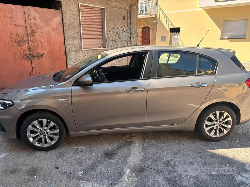 Usata Fiat Tipo Easy 95 CV (69 kW) 2017 Berlina