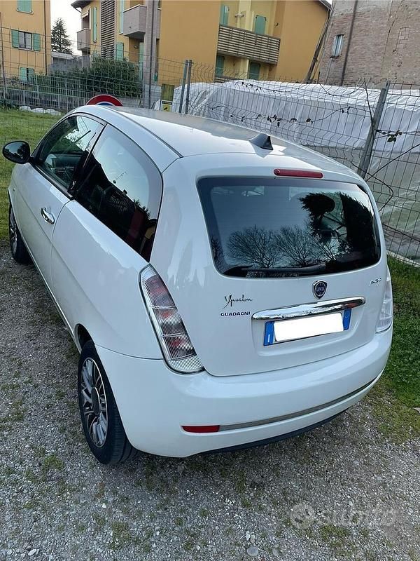 Usata Lancia Ypsilon 75 CV (55 kW) 2011 Bianco Utilitaria