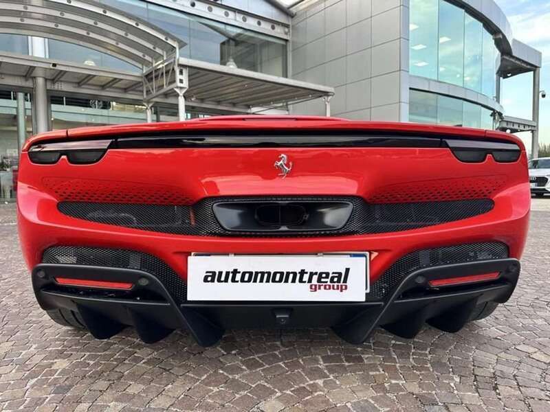 Usata Ferrari 296 829 CV (609 kW) 2024 Rosso Utilitaria