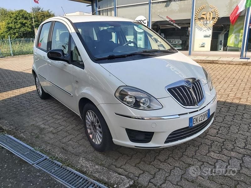 Usata Lancia Musa Gold 77 CV (56 kW) 2012 Bianco Monovolume