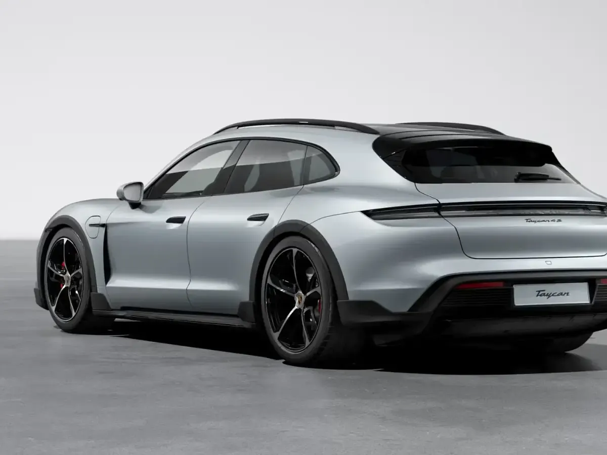 Nuova Porsche Taycan 4S Cross Turismo 439 kW (598 CV) 2026 Argento dolomite metallizzato Berlina