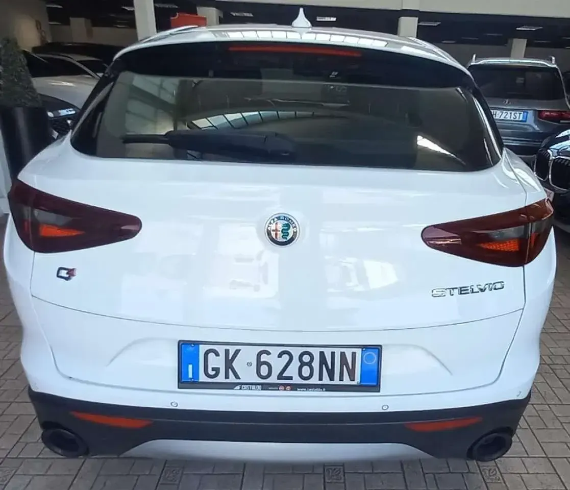 Usata Alfa Romeo Stelvio Business 190 CV (139 kW) 2022 Bianco SUV