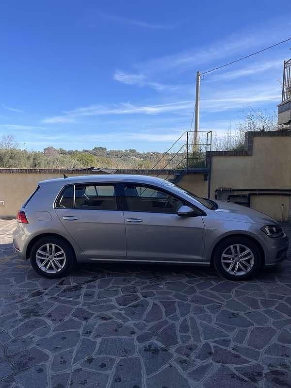 Usata VW Golf VIII Trendline 131 CV (96 kW) 2020 Grigio Berlina