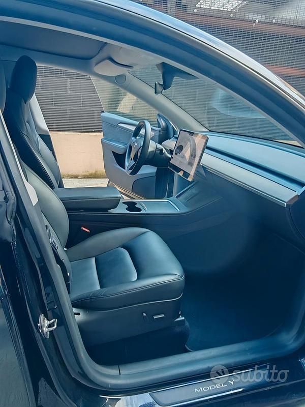 Usata Tesla Model Y 250 kW (340 CV) 2021 Nero SUV