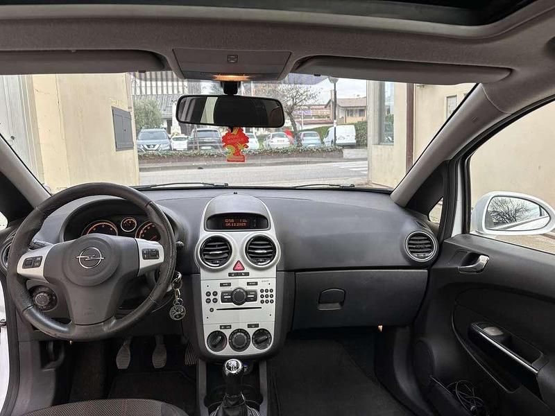 Usata Opel Corsa Sport 90 CV (66 kW) 2008 Berlina