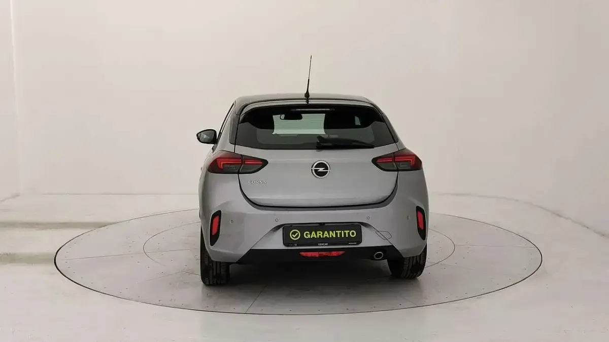 Usata Opel Corsa GS Line 101 CV (74 kW) 2022 Grigio metallizzato Utilitaria