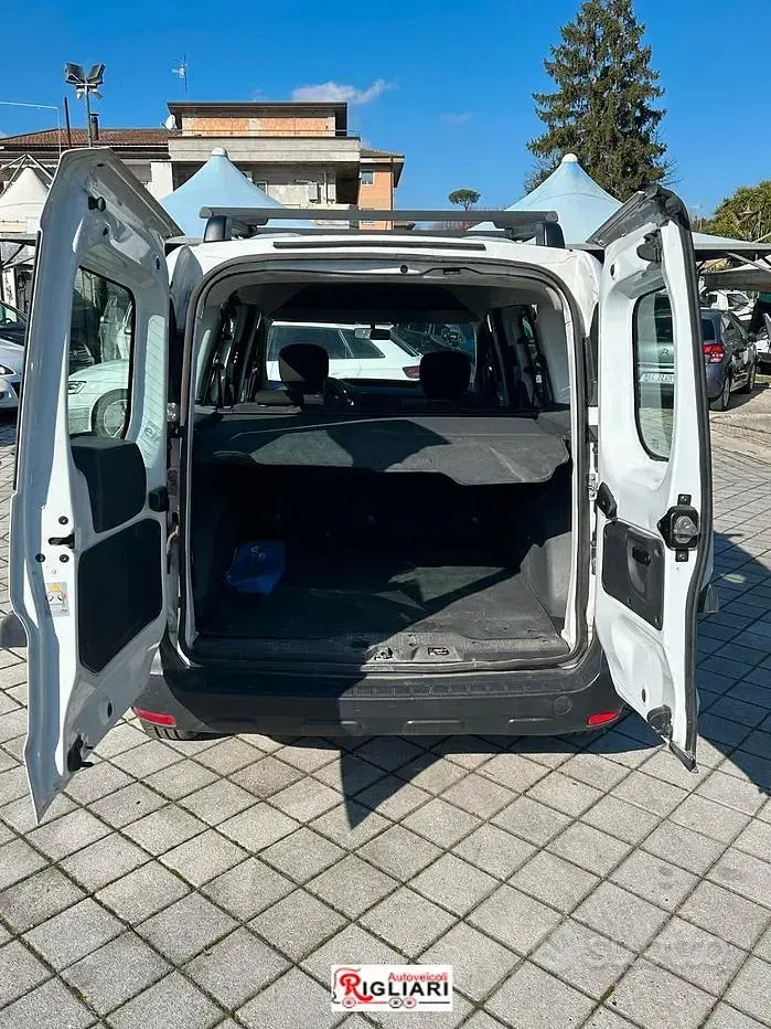 Usata Dacia Dokker Lauréate 75 CV (55 kW) 2016 Bianco Monovolume