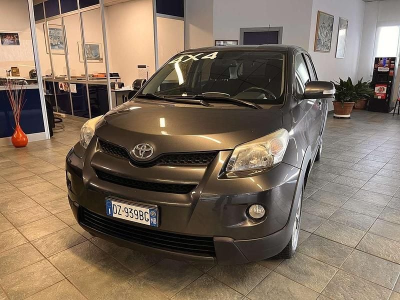 Grigio Usata 2009 Toyota Urban Cruiser Luxury Utilitaria | 7700 € (Cara) - Immagine 1/4