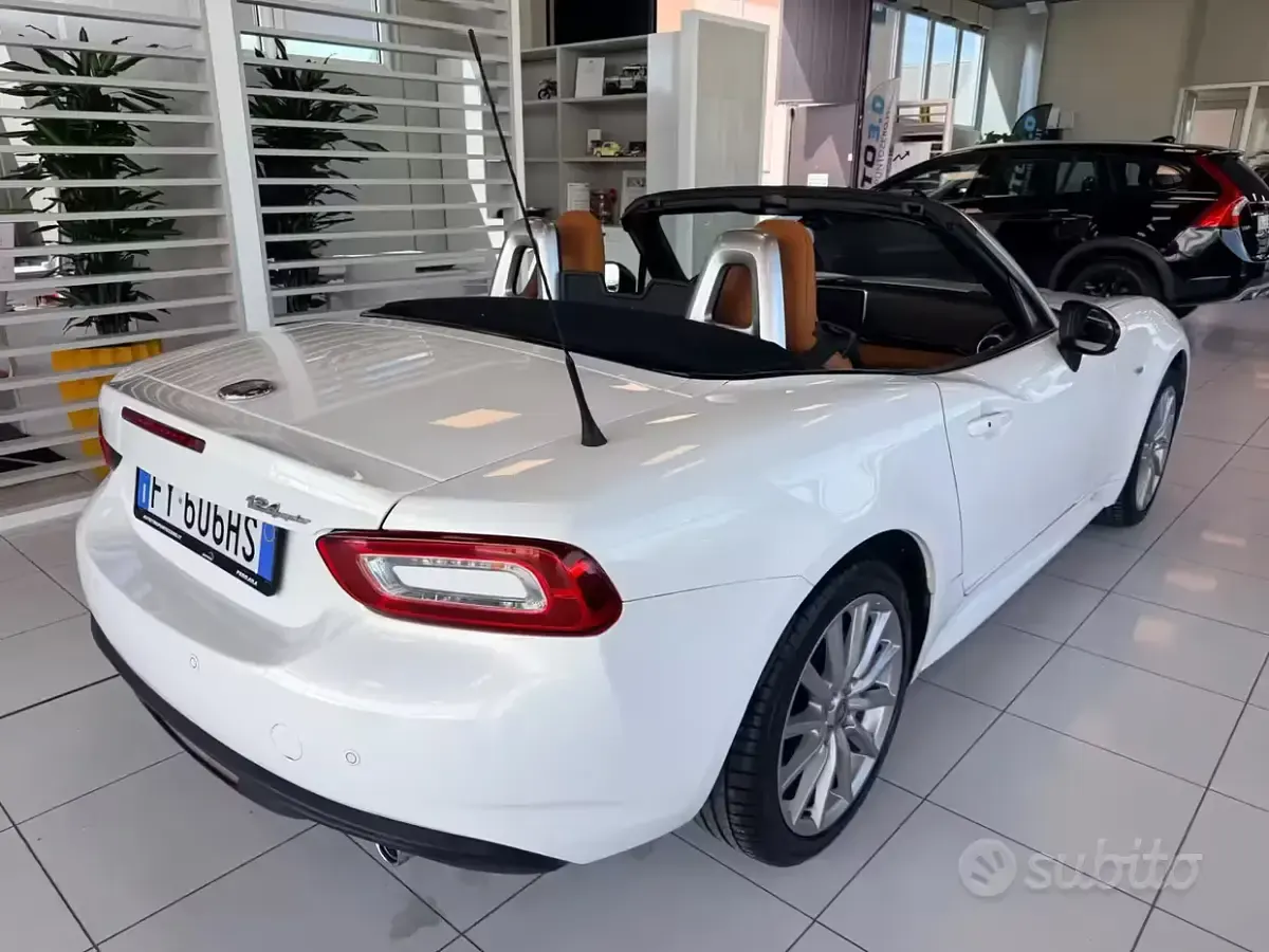 Usado Fiat 124 Spider Lusso 140 HP (102 kW) 2019 Branco Cabrios