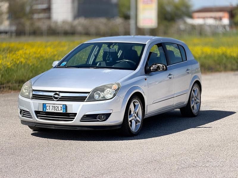 Usata Opel Astra 101 CV (74 kW) 2005 Grigio Berlina