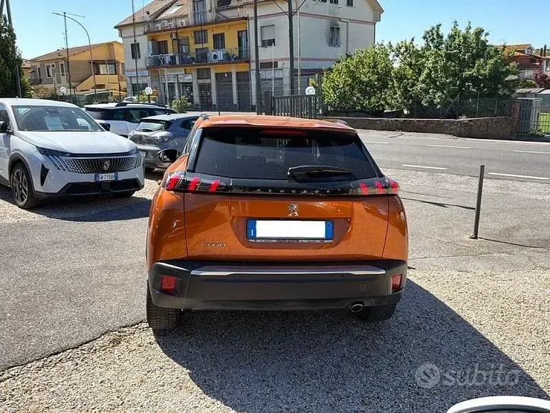 Usata Peugeot 2008 Allure 110 CV (80 kW) 2022 Arancione SUV