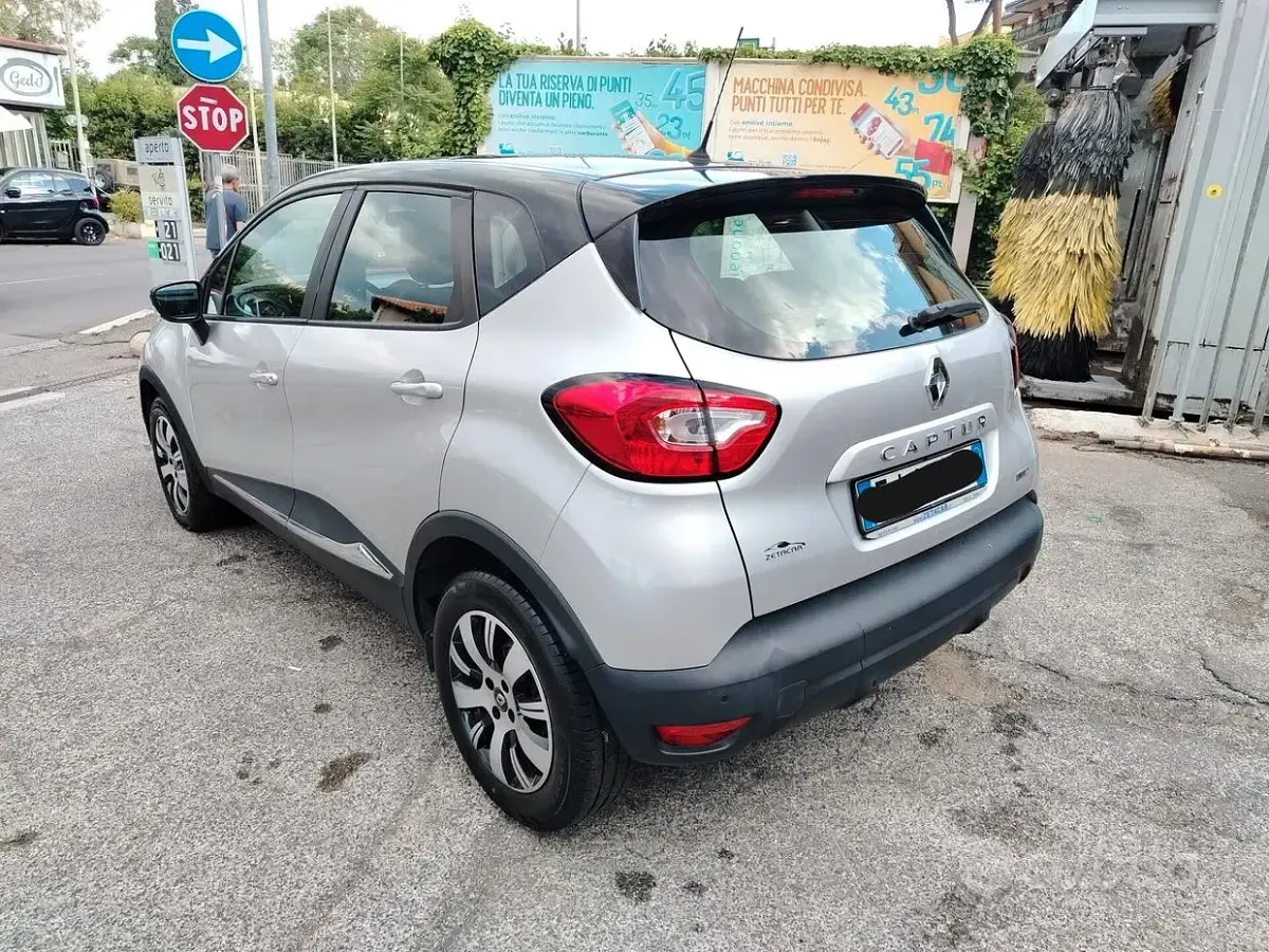 Usado Renault Captur Life 90 CV (66 kW) 2017 Gris SUV