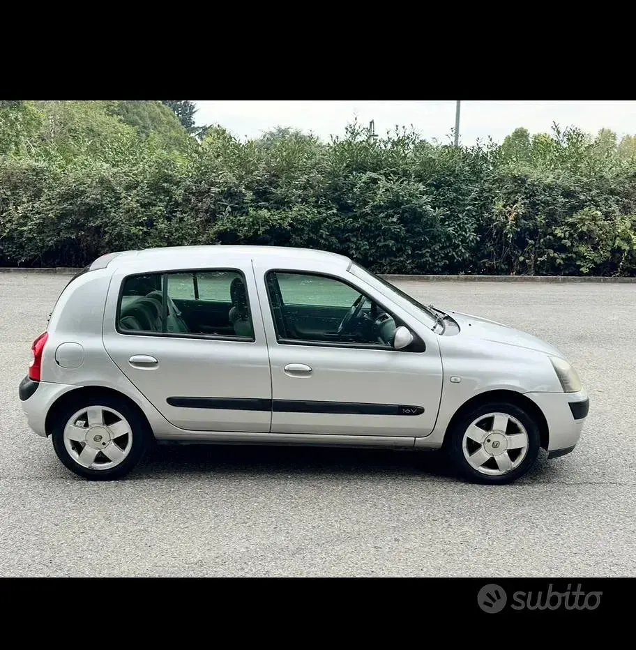 Usata Renault Clio II 75 CV (55 kW) 2005 Grigio Berlina