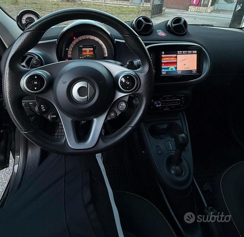 Usata Smart ForFour Superpassion 71 CV (52 kW) 2019 Nero Utilitaria