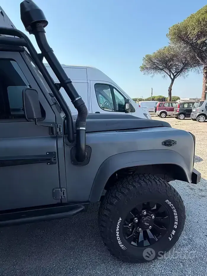 Usata Land Rover Defender 122 CV (89 kW) 2006 Nero Station wagon