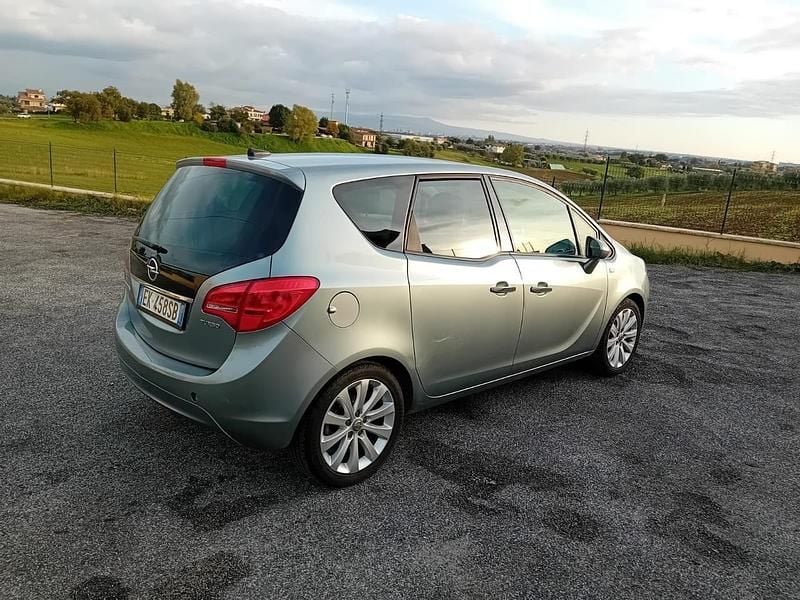 Usata Opel Meriva Cosmo 100 CV (73 kW) 2012 Argento Monovolume