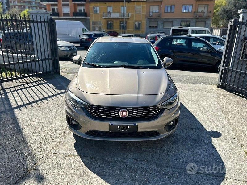Usata Fiat Tipo Sport 120 CV (88 kW) 2019 Oro Berlina