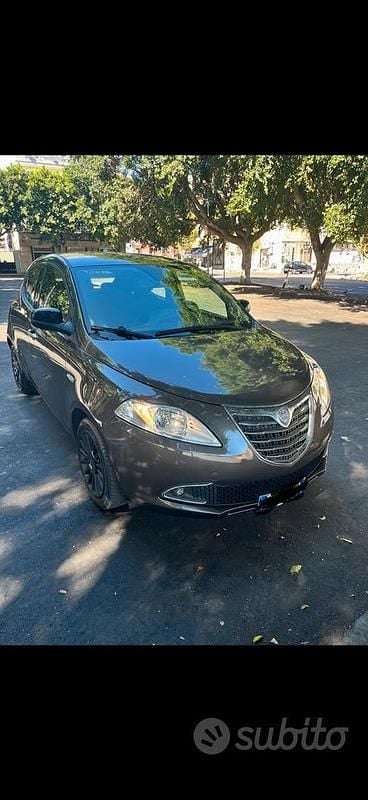Usata Lancia Ypsilon 60 CV (44 kW) 2013 Marrone Utilitaria