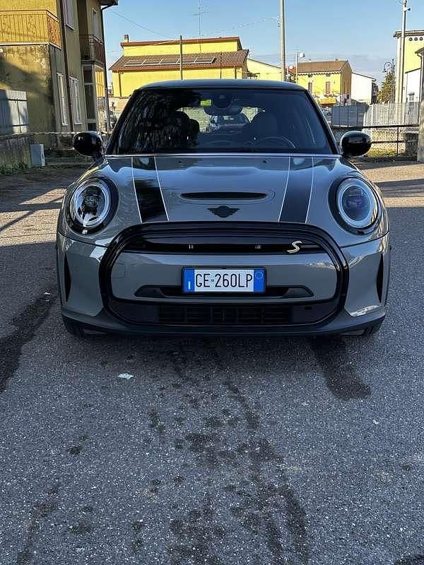 Usata Mini Cooper SE 75 kW (102 CV) 2021 Grigio Utilitaria