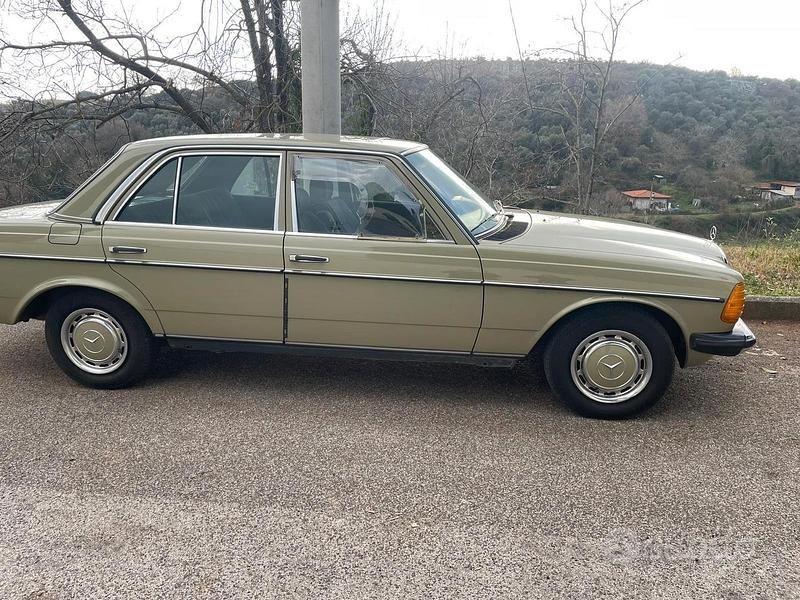 Usata Mercedes 240 1984 Verde Berlina