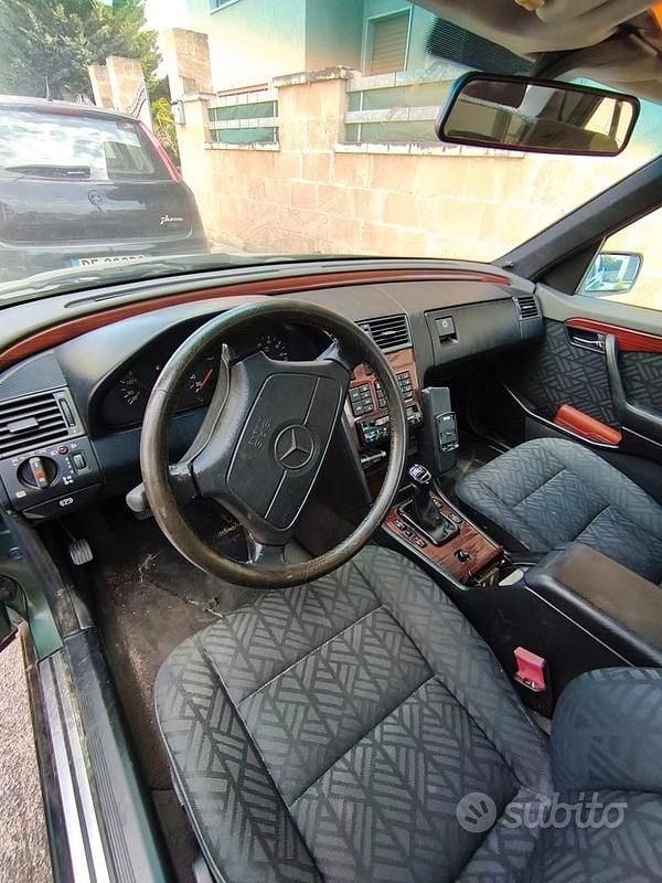Usata Mercedes C200 Elegance 136 CV (100 kW) 1995 Verde Berlina