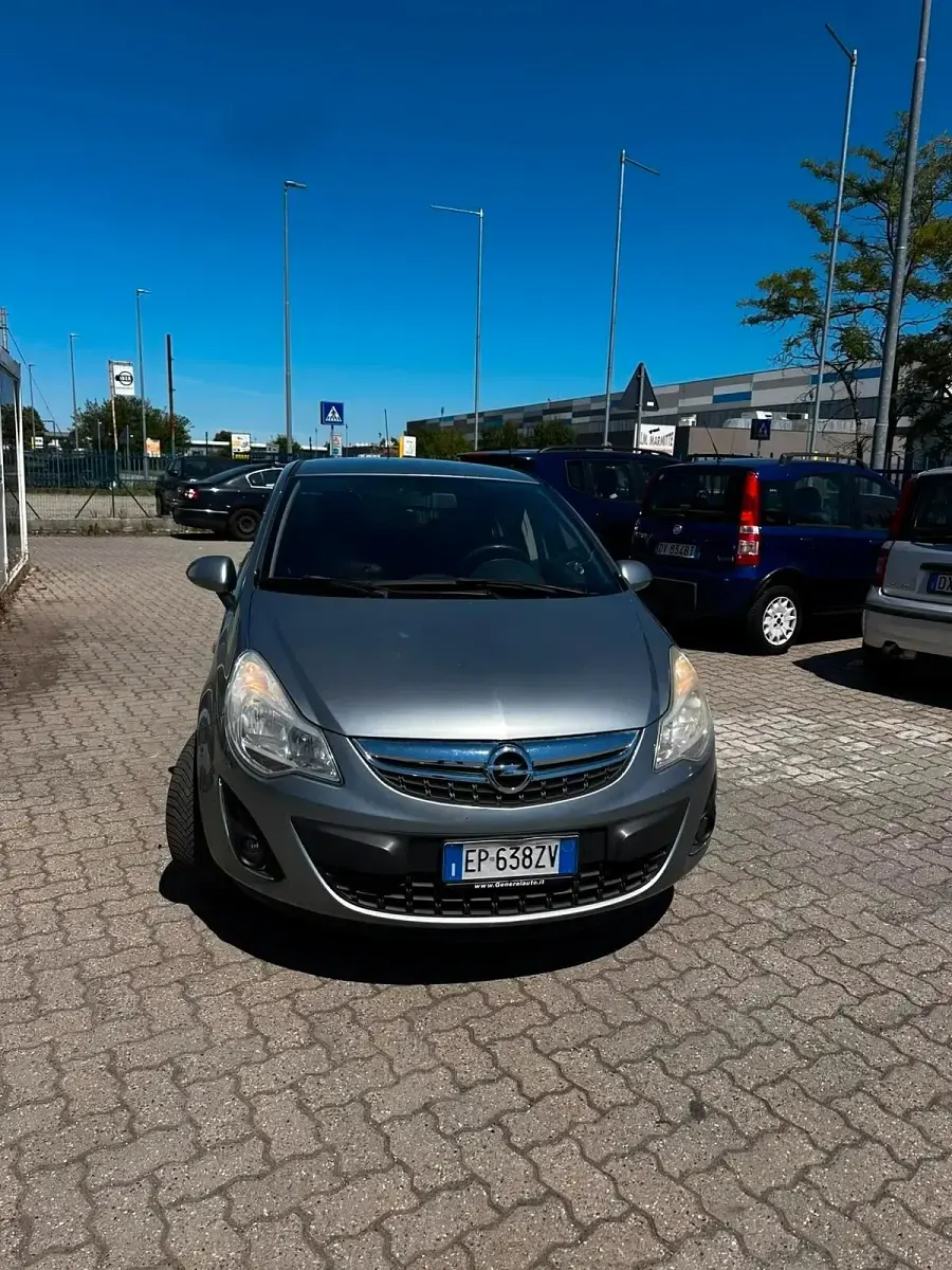 Usata Opel Corsa Edition 86 CV (63 kW) 2013 Utilitaria