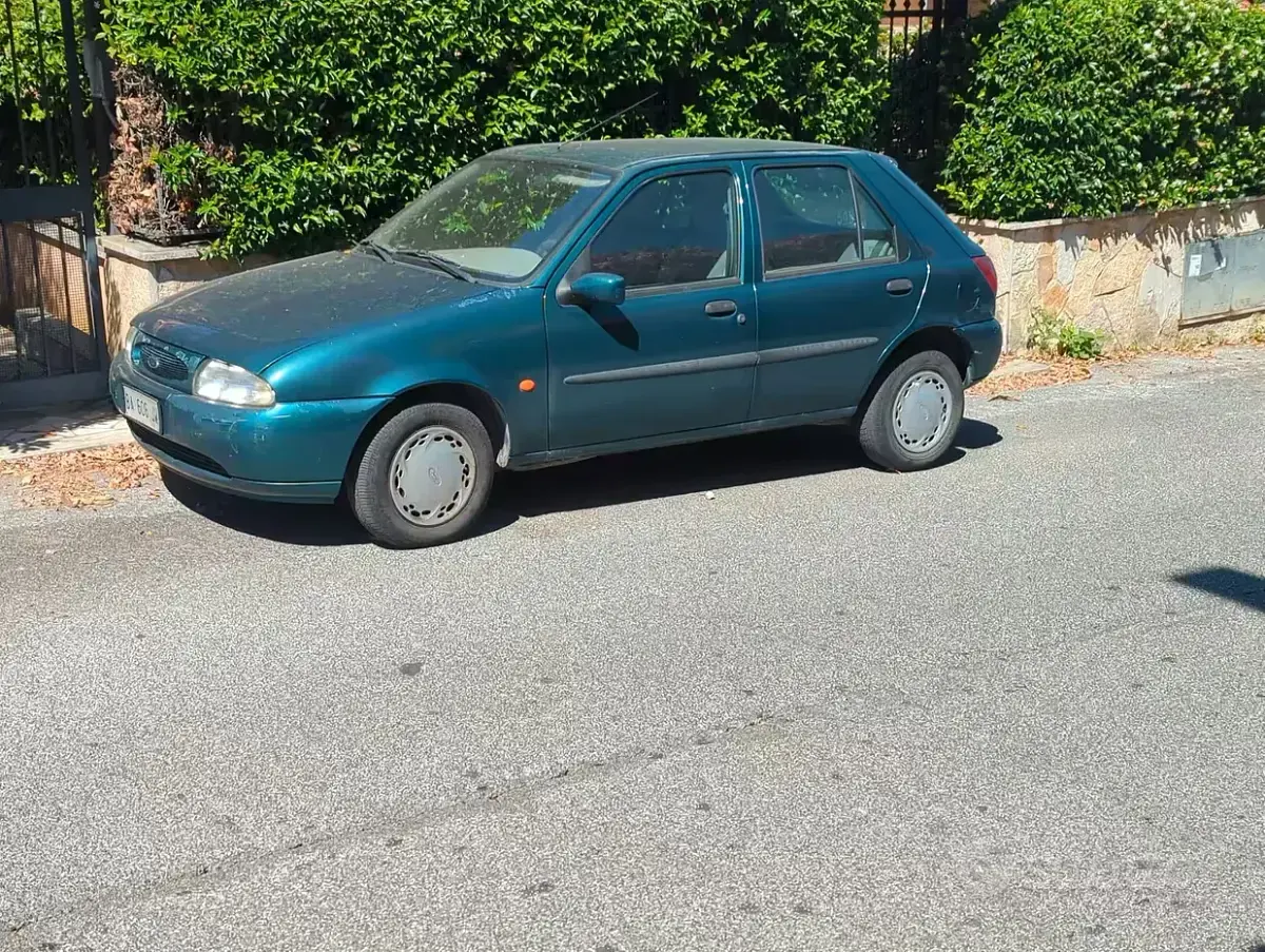 Usata Ford Fiesta 75 CV (55 kW) 1998 Bluazzurro Utilitaria