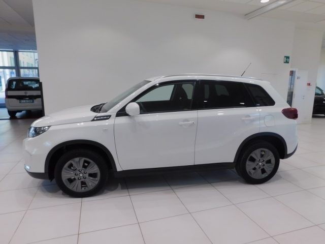 Usata Suzuki Vitara Cool 129 CV (94 kW) 2023 Bianco SUV