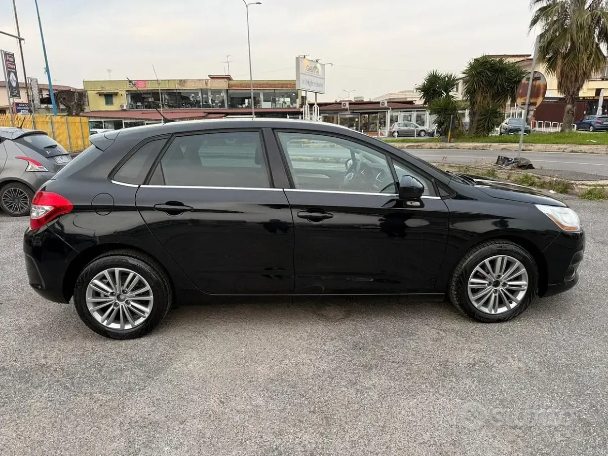 Begagnad Citroën C4 92 HK (67 kW) 2012 Svart Sedan