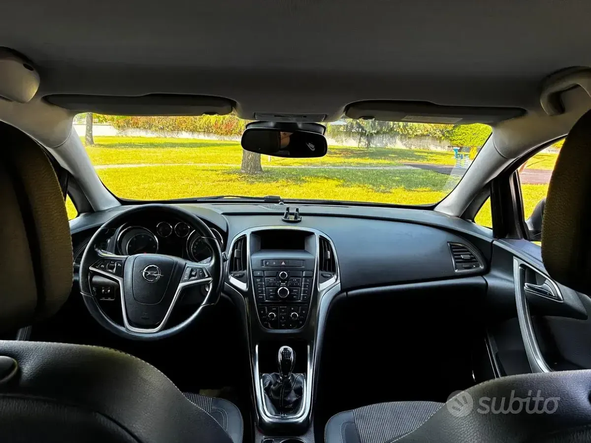 Usata Opel Astra 82 CV (60 kW) 2011 Grigio Station wagon