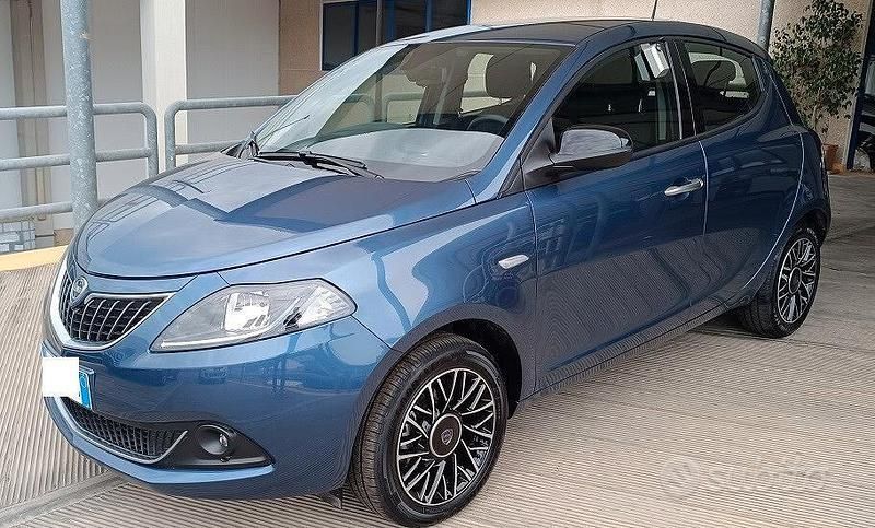 Usata Lancia Ypsilon S 70 CV (51 kW) 2024 Blu Utilitaria