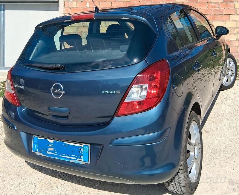 Usata Opel Corsa Cosmo 75 CV (55 kW) 2009 Blu/azzurro Utilitaria