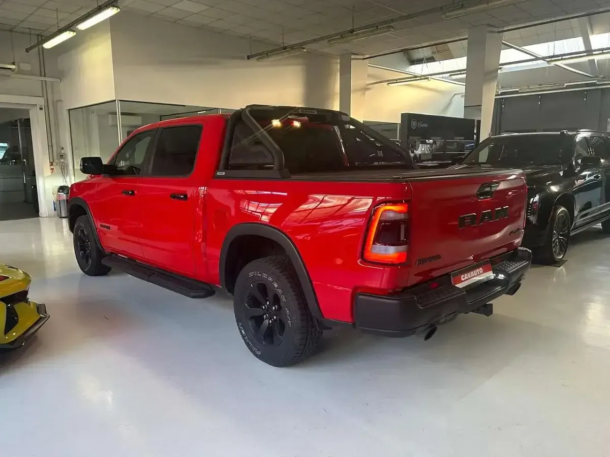 Usata RAM 1500 401 CV (294 kW) 2024 Rosso Pick-up