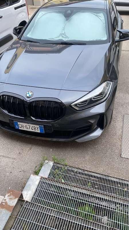 Grigio Usata 2021 BMW 118 M Sport Due volumi | 27.000 € (Cara) - Immagine 1/4