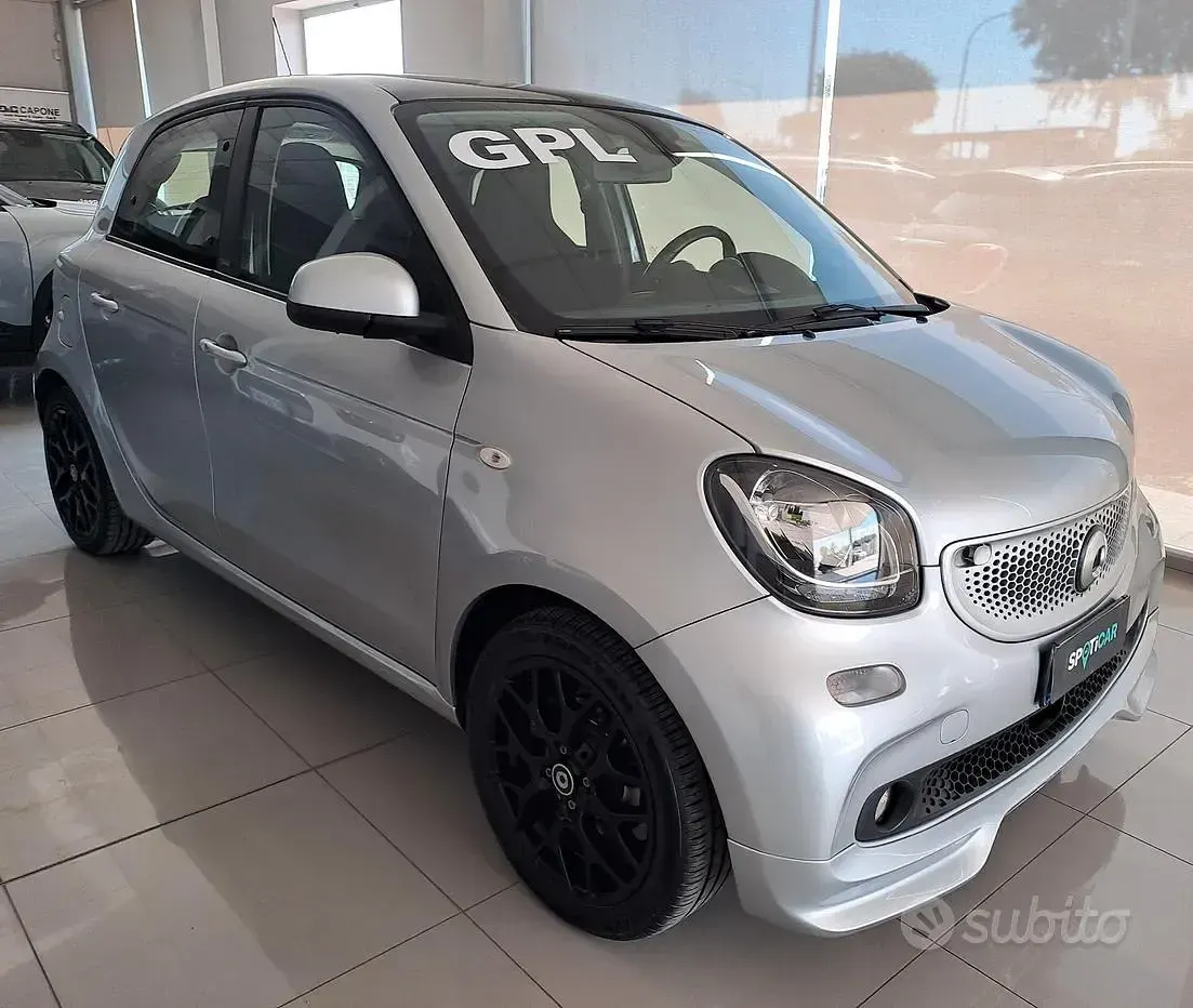 Usata Smart ForFour Passion 71 CV (52 kW) 2019 Grigio Utilitaria