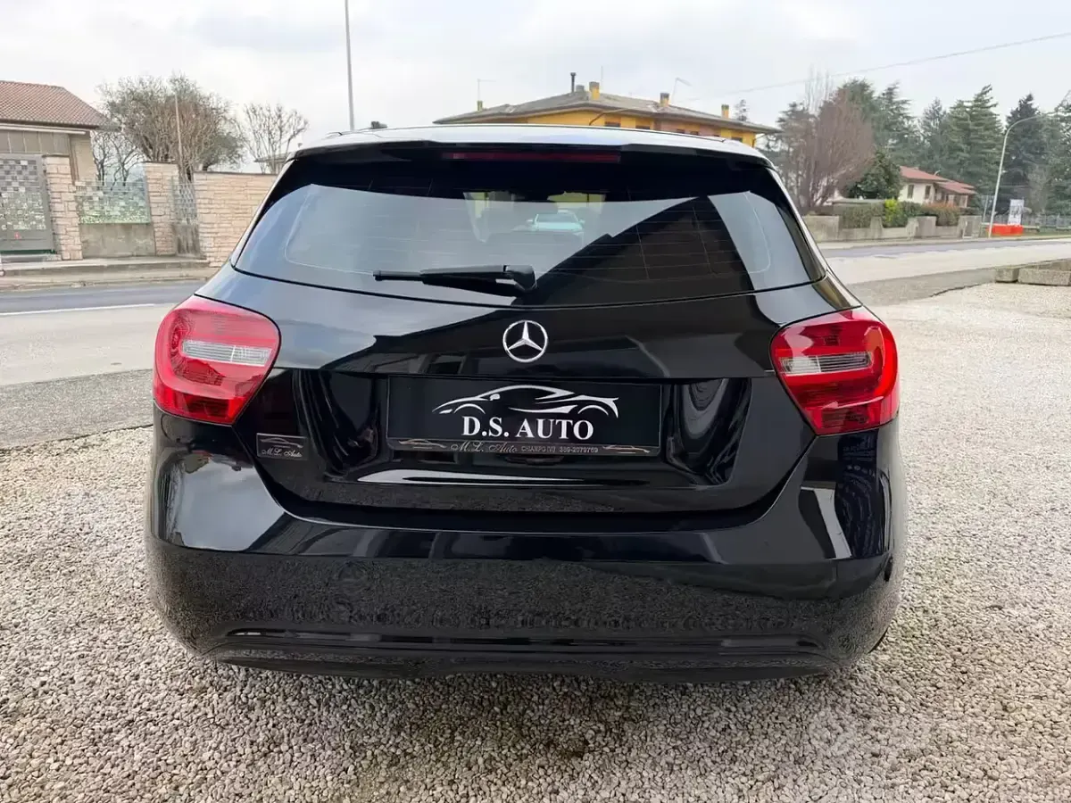 Usata Mercedes A180 109 CV (80 kW) 2014 Nero Berlina