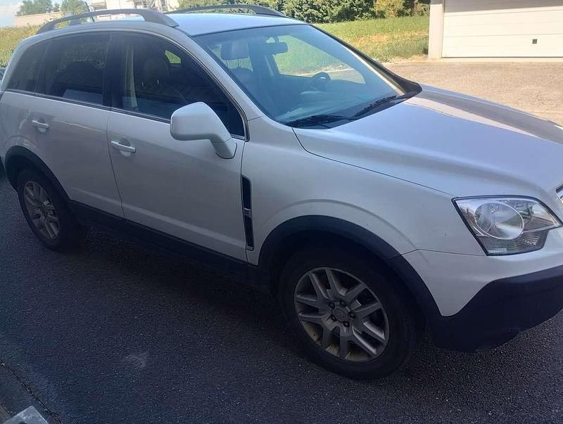 Bianco Usata 2010 Opel Antara SUV | 3200 € (Buon prezzo) - Immagine 1/4