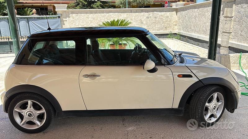 Usata Mini Cooper 90 CV (66 kW) 2004 Bianco Utilitaria