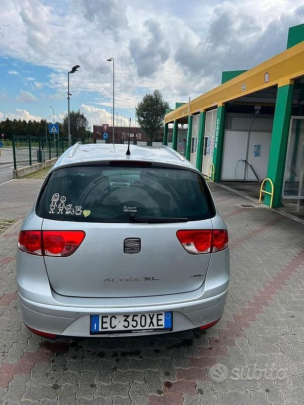 Usata Seat Altea XL 102 CV (75 kW) 2010 Grigio Monovolume