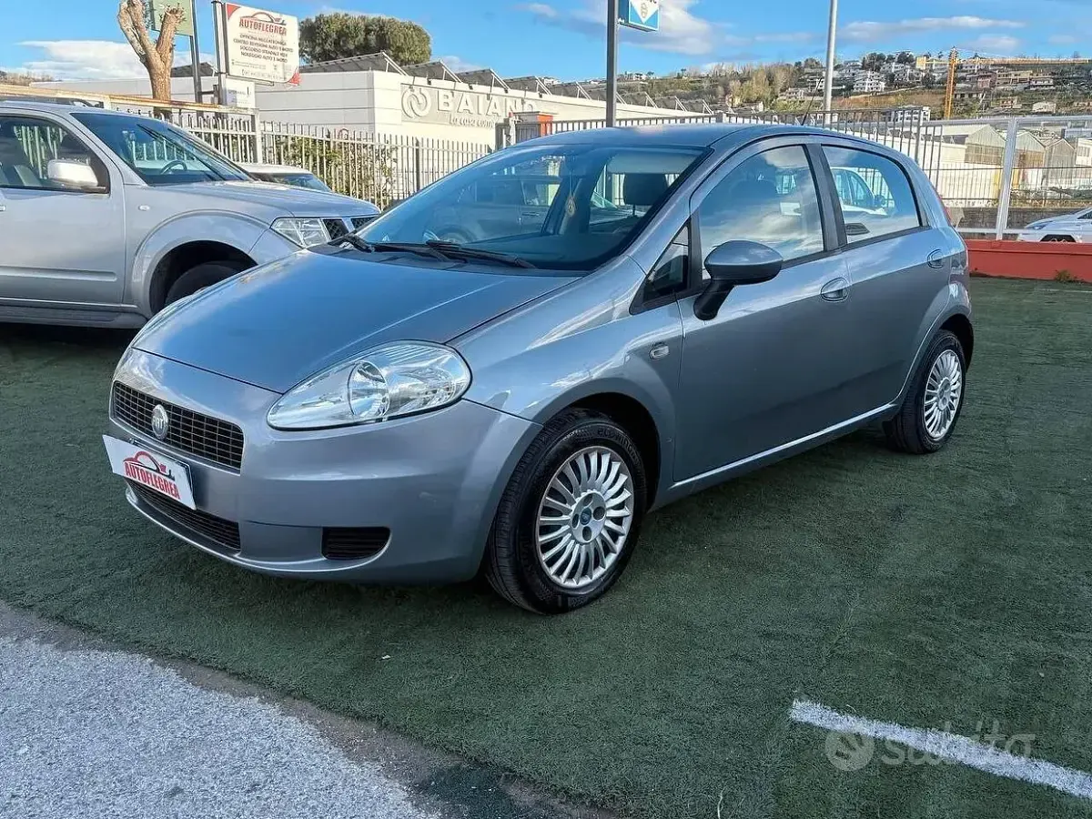 Usata Fiat Grande Punto 77 CV (56 kW) 2006 Grigio Utilitaria