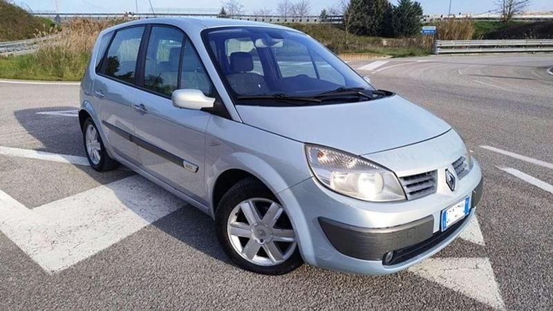 Usata Renault Scénic II Dynamique 101 CV (74 kW) 2004 Argento Monovolume