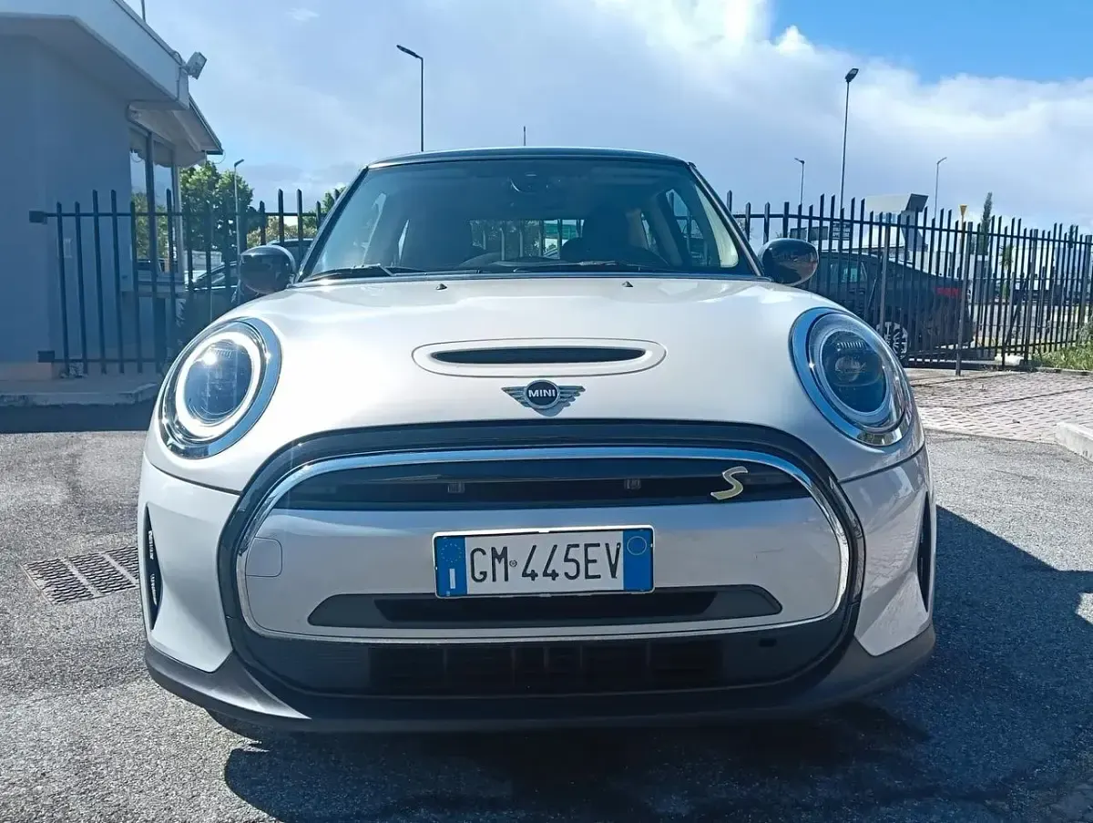 Usata Mini Cooper SE 75 kW (102 CV) 2022 Argento Utilitaria