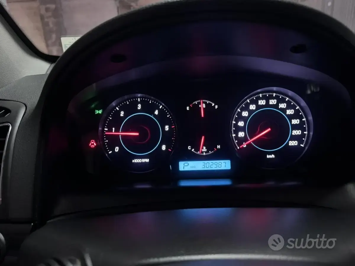 Usata Chevrolet Captiva LTZ 184 CV (135 kW) 2011 Grigio SUV
