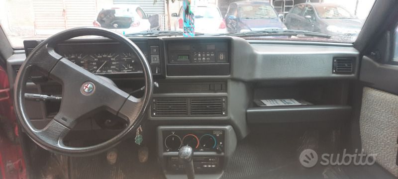 Usata Alfa Romeo 75 110 CV (80 kW) 1987 Rosso Berlina