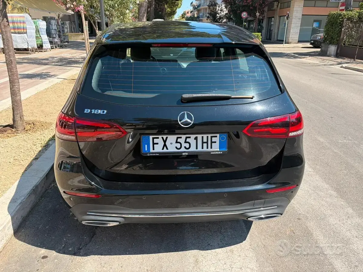 Usata Mercedes B180 136 CV (100 kW) 2019 Nero Utilitaria